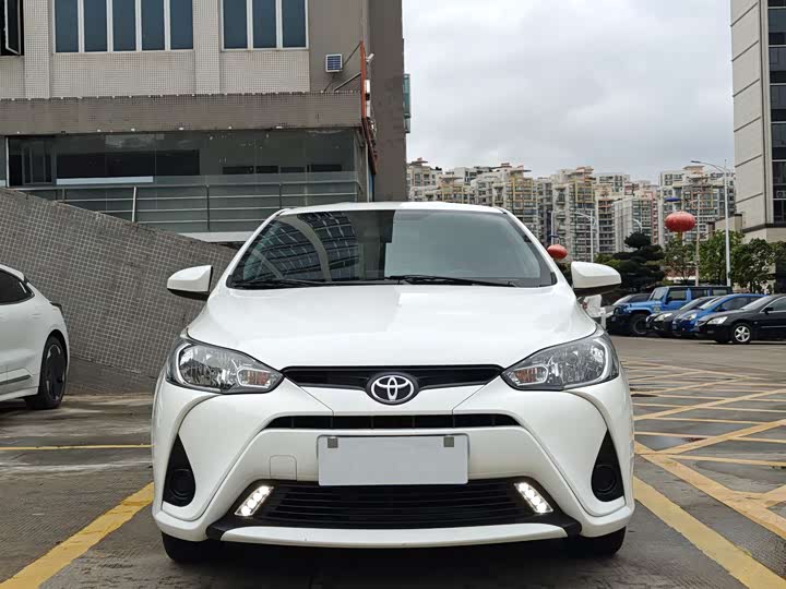 Фото 2 - Toyota Yaris L