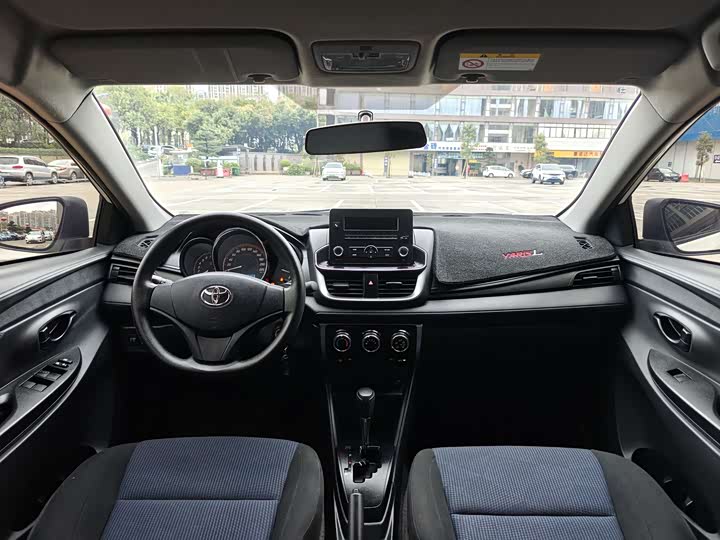Фото 9 - Toyota Yaris L