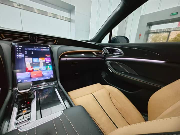 Фото 7 - Hongqi H6