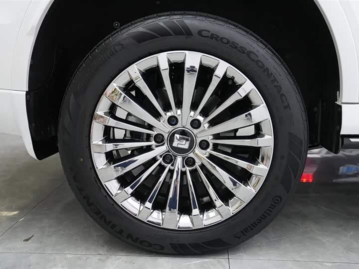 Фото 4 - Tank 500 Hybrid