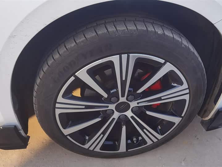 Фото 6 - Geely Preface