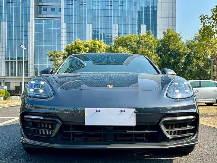 Фото 2 - Porsche Panamera