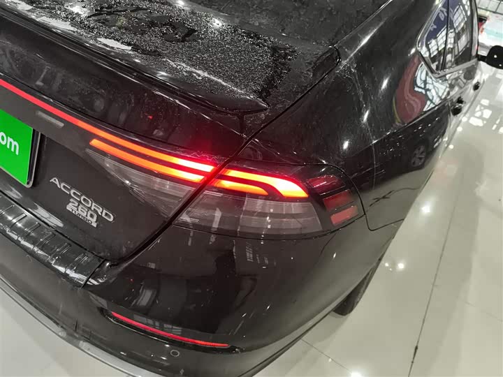 Фото 8 - Honda Accord