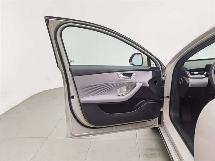 Фото 8 - Roewe M7 DMH