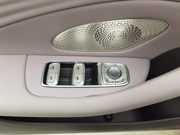 Фото 9 - Roewe M7 DMH