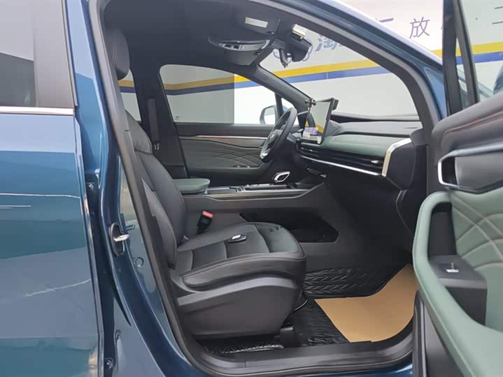 Фото 6 - Geely Okavango L