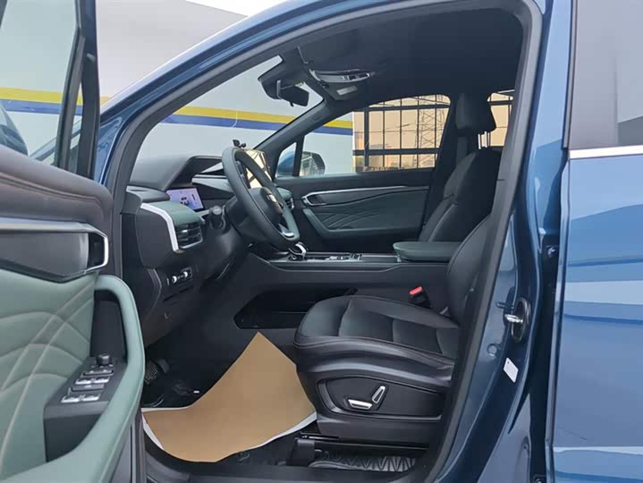 Фото 7 - Geely Okavango L