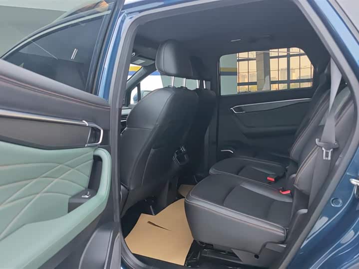 Фото 9 - Geely Okavango L