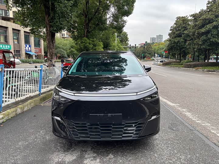 Фото 2 - XPeng X9