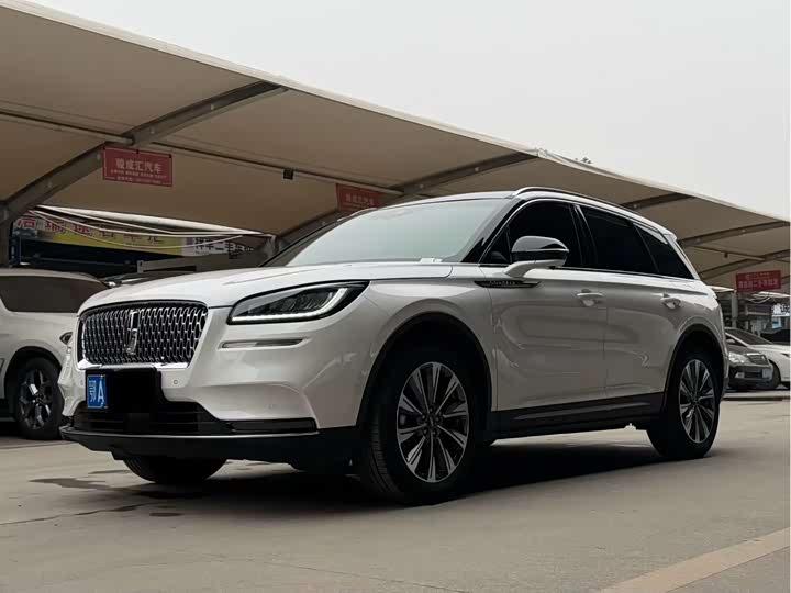 Фото 1 - Lincoln Corsair