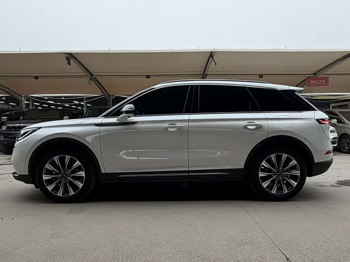 Фото 9 - Lincoln Corsair