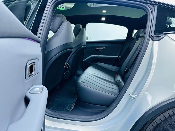 Фото 9 - Changan Deepal L06