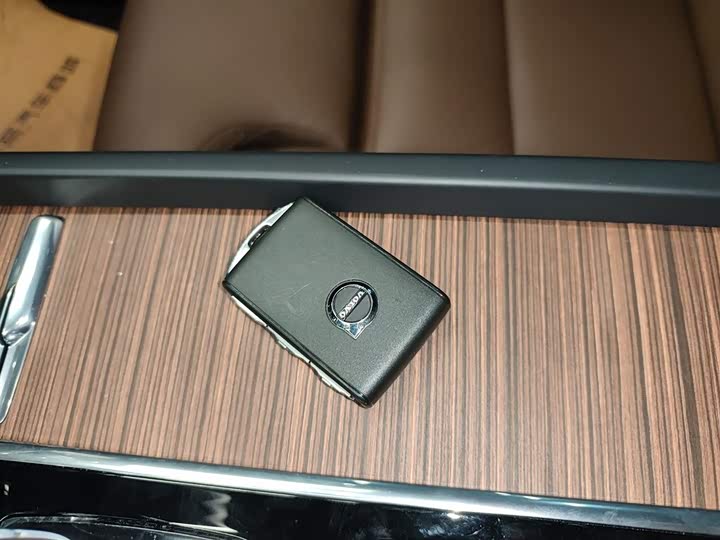 Фото 9 - Volvo XC60 Hybrid