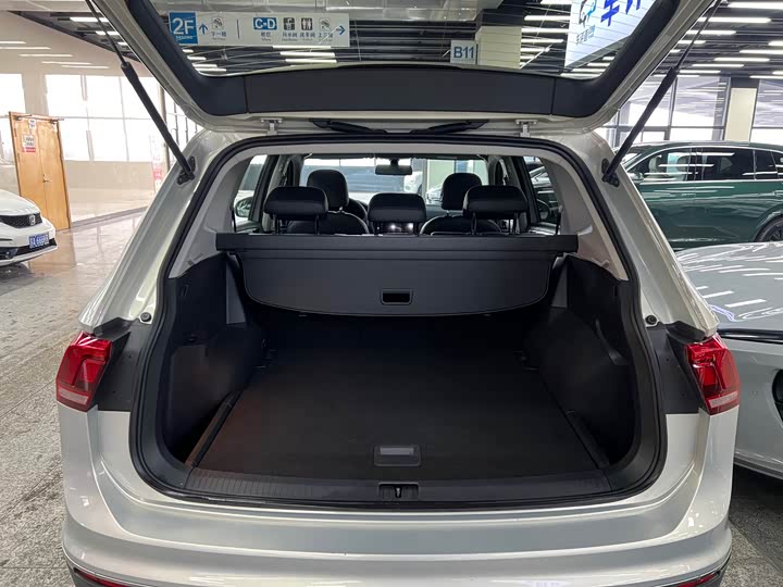 Фото 5 - Volkswagen Tiguan L Pro