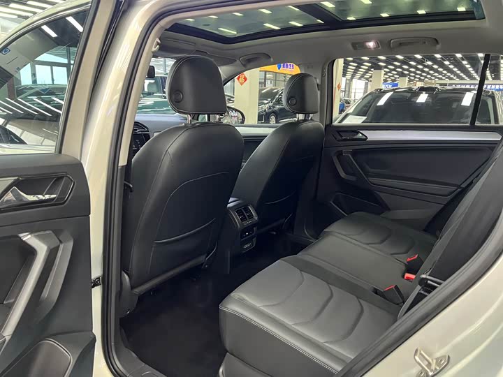 Фото 7 - Volkswagen Tiguan L Pro