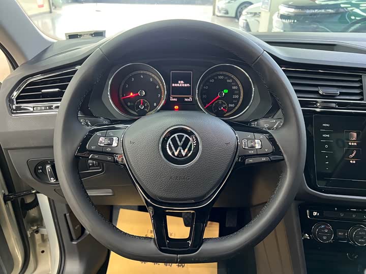 Фото 9 - Volkswagen Tiguan L Pro