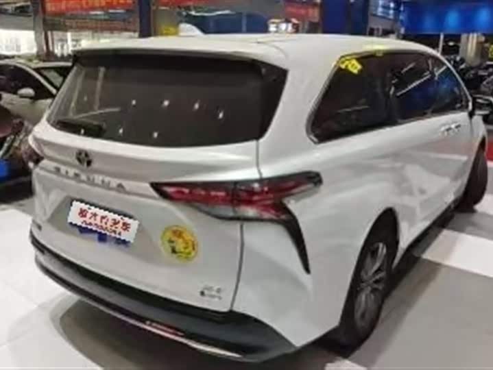 Фото 2 - Toyota Sienna