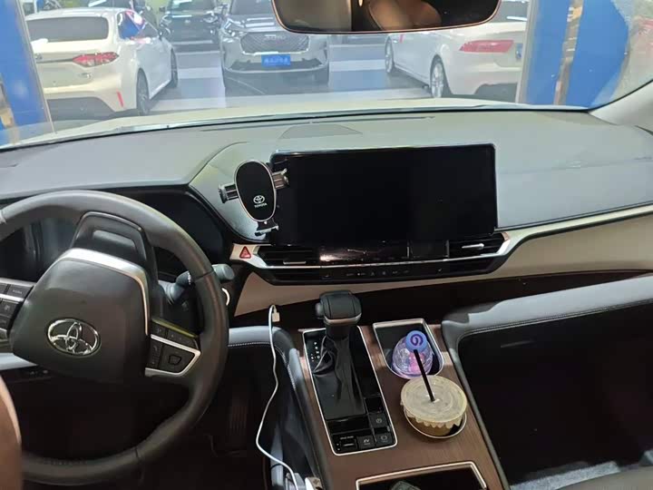 Фото 3 - Toyota Sienna