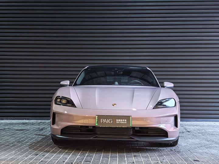 Фото 2 - Porsche Taycan