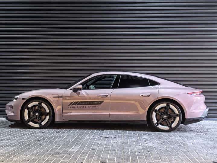 Фото 3 - Porsche Taycan