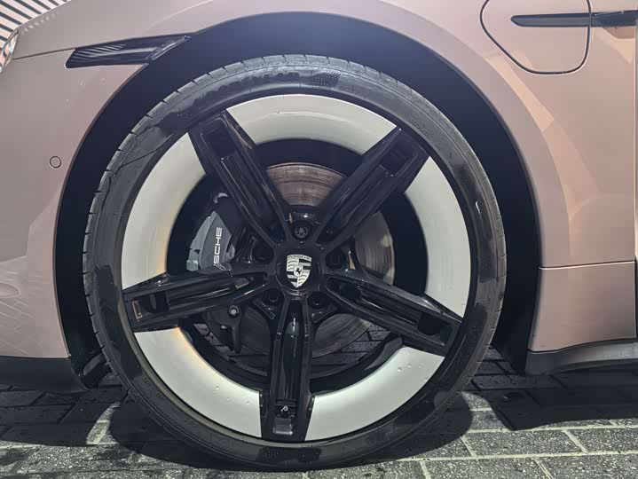 Фото 4 - Porsche Taycan