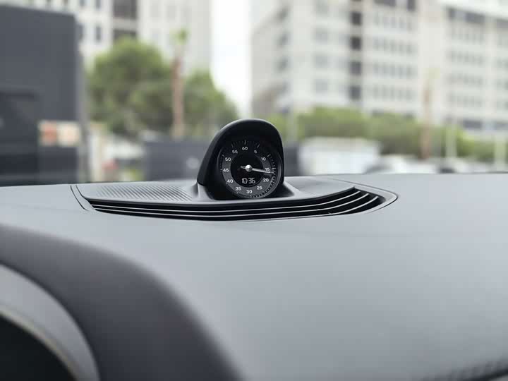 Фото 7 - Porsche Taycan