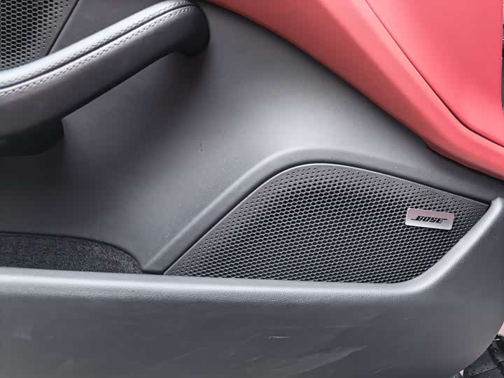 Фото 8 - Porsche Taycan