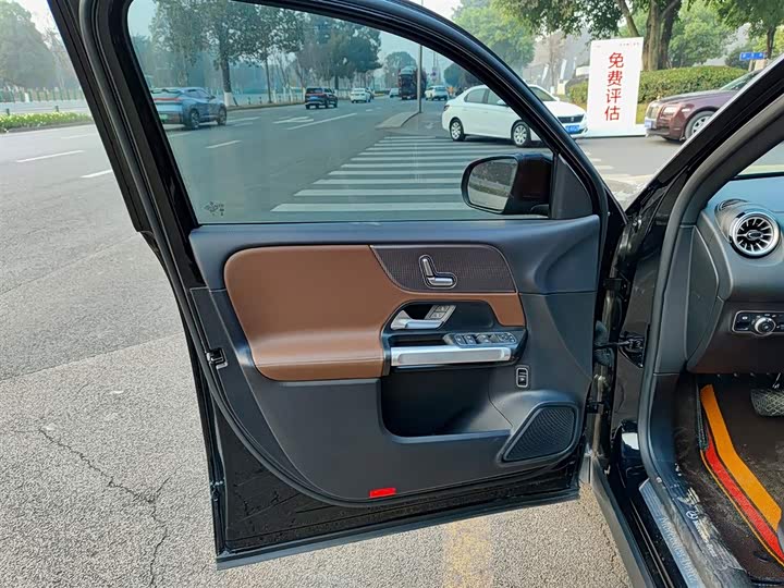 Фото 6 - Mercedes-Benz GLB-Class