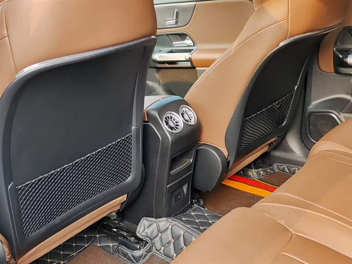 Фото 9 - Mercedes-Benz GLB-Class