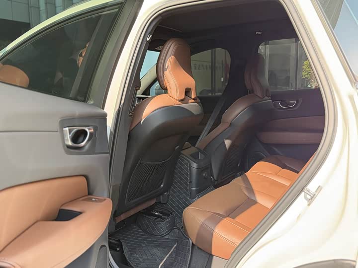 Фото 7 - Volvo XC60 Hybrid