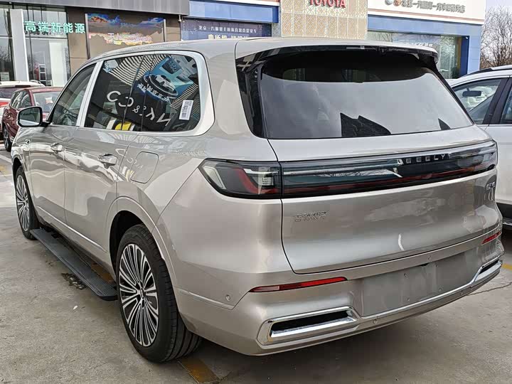 Фото 2 - Geely Galaxy M9