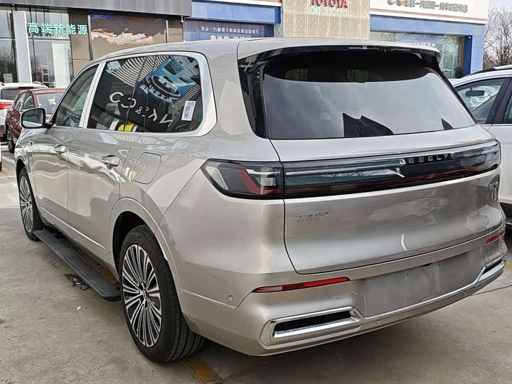Фото 3 - Geely Galaxy M9