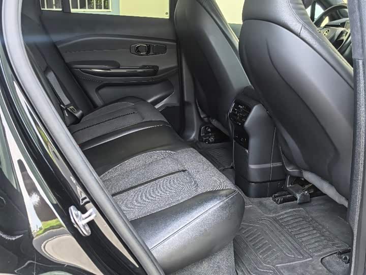 Фото 8 - Nio EC6