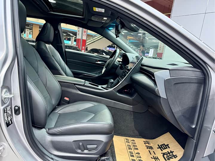 Фото 2 - Toyota Avalon