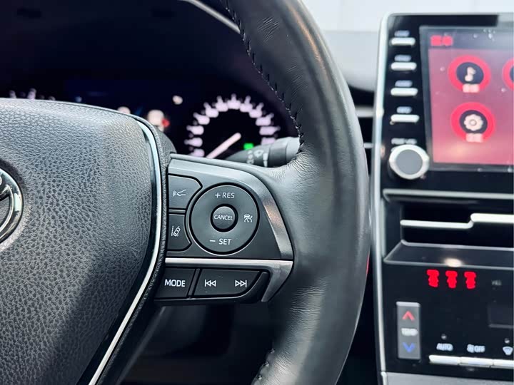 Фото 3 - Toyota Avalon