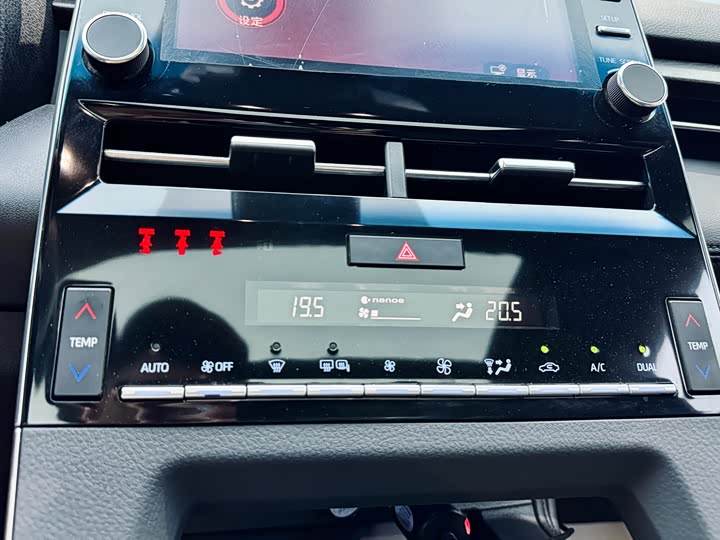 Фото 8 - Toyota Avalon