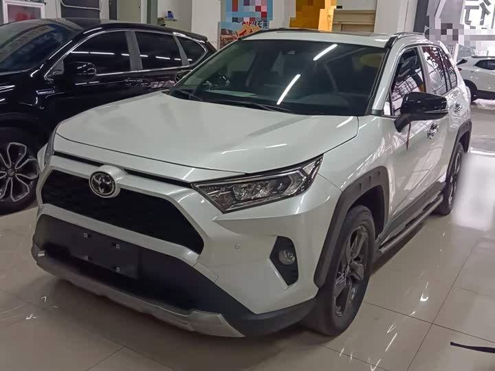 Фото 2 - Toyota RAV4