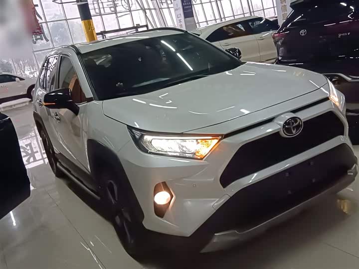 Фото 4 - Toyota RAV4