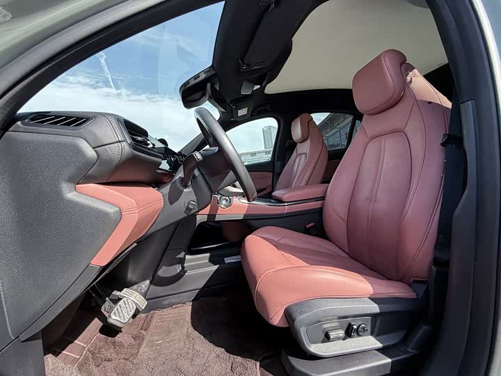 Фото 9 - Nio EC6