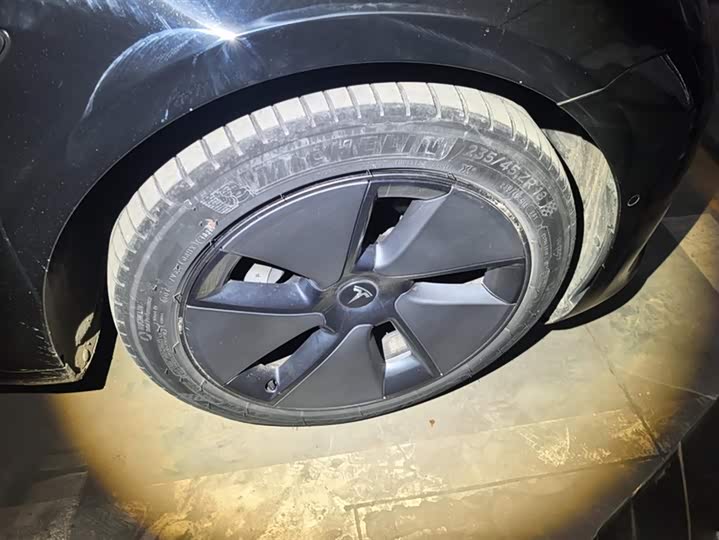 Фото 6 - Tesla Model 3