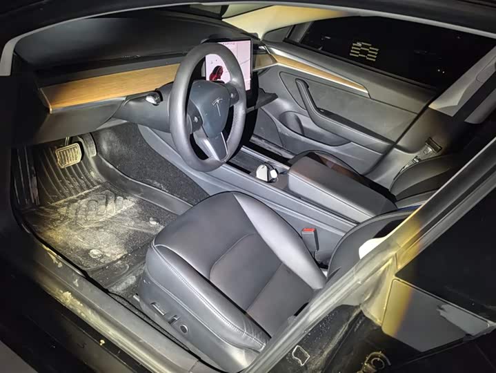 Фото 9 - Tesla Model 3