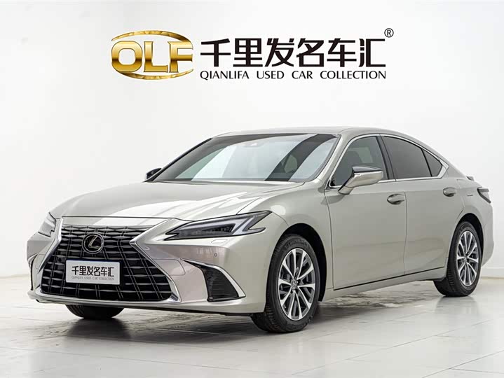 Фото 1 - Lexus ES