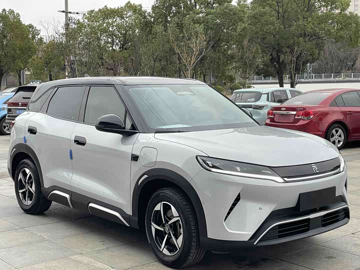 Фото 3 - BYD Yuan Up