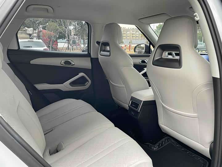 Фото 7 - BYD Yuan Up