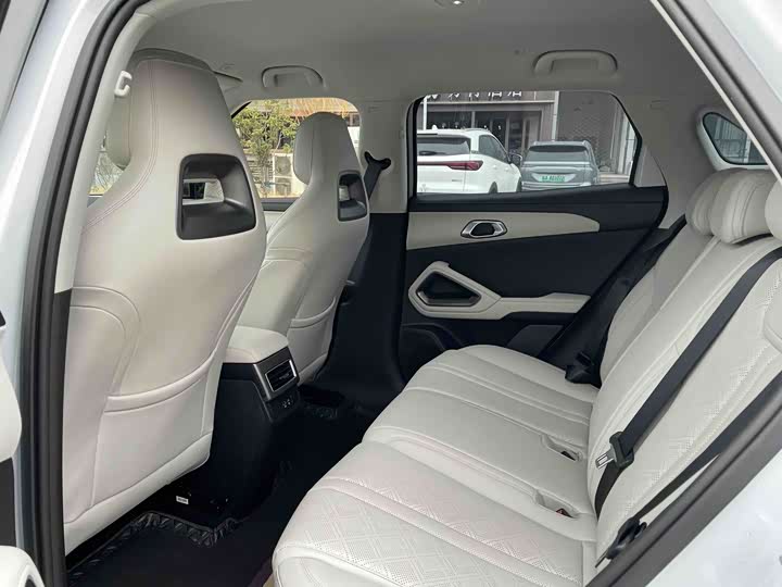 Фото 8 - BYD Yuan Up