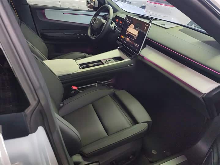 Фото 8 - Polestar 4