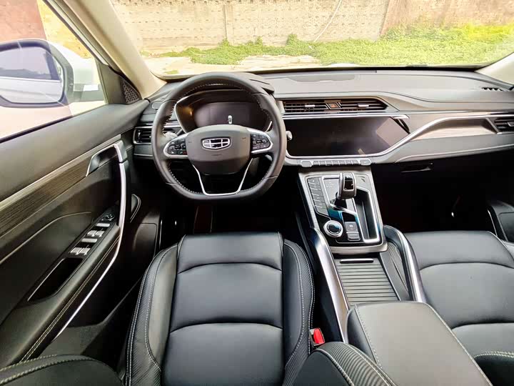 Фото 5 - Geely Atlas