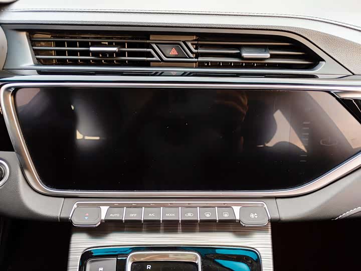 Фото 8 - Geely Atlas