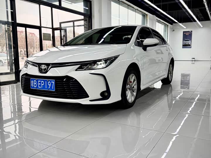 Фото 1 - Toyota Corolla