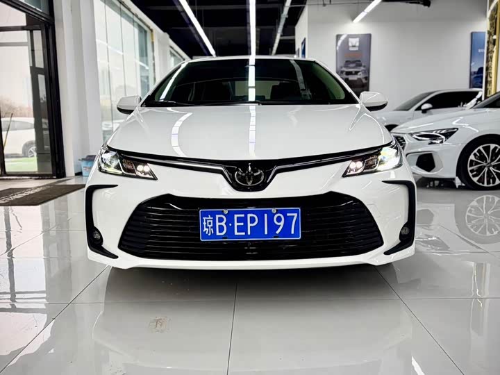 Фото 2 - Toyota Corolla